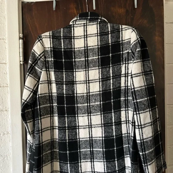 Kittenish black & white plaid Coat - Picture 2 of 3